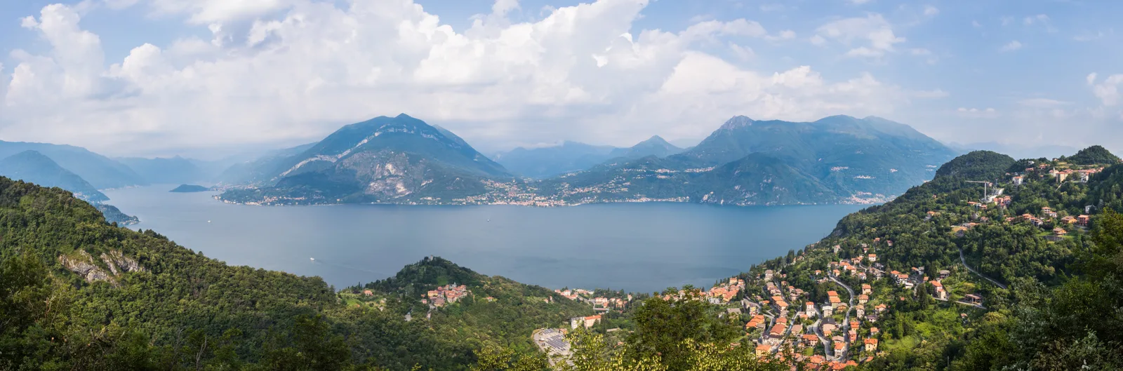 Bellagio aan het Comomeer in de avondzon