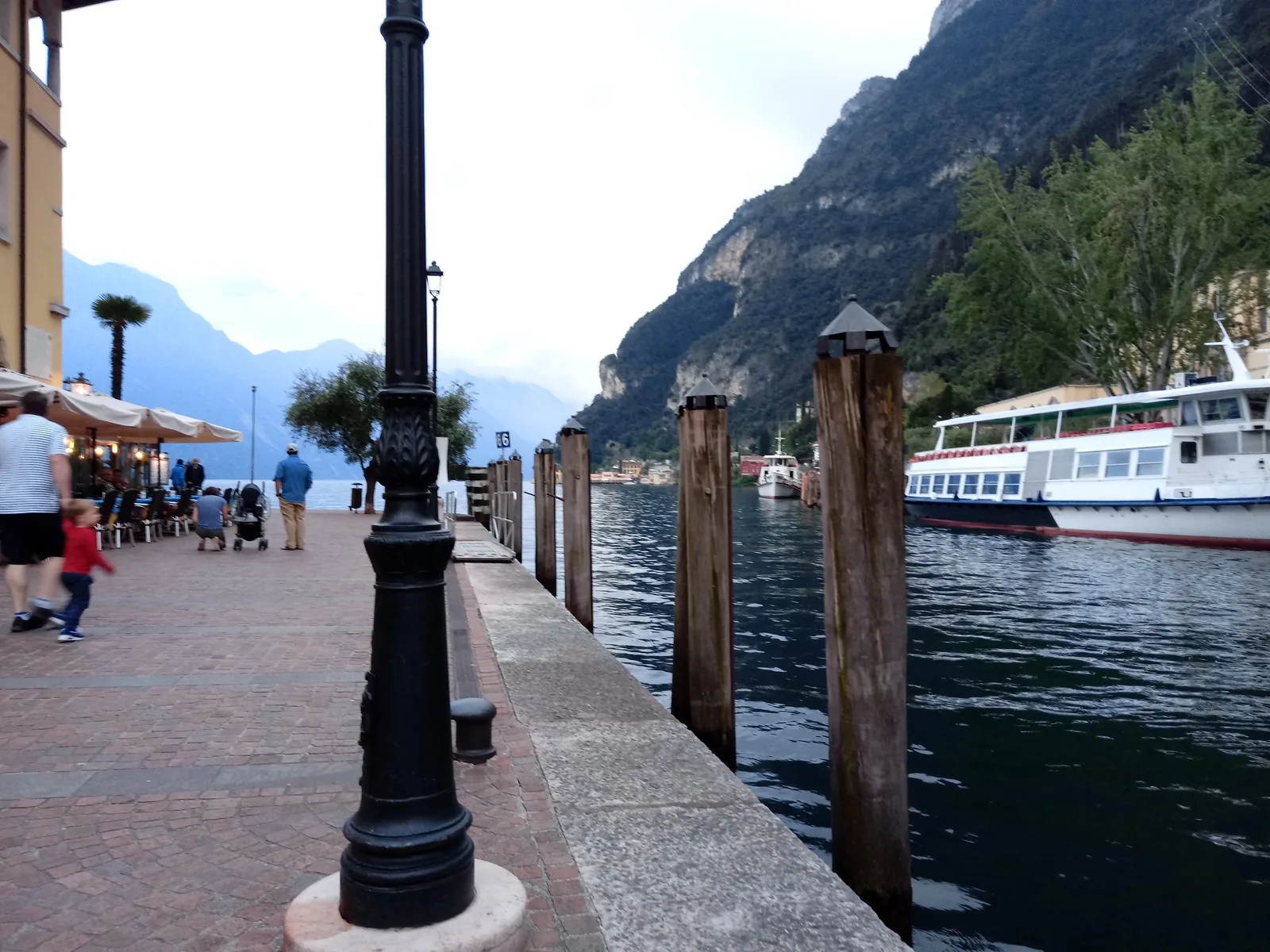 Riva del Garda aan de noordpunt van het Gardameer met de Rocca